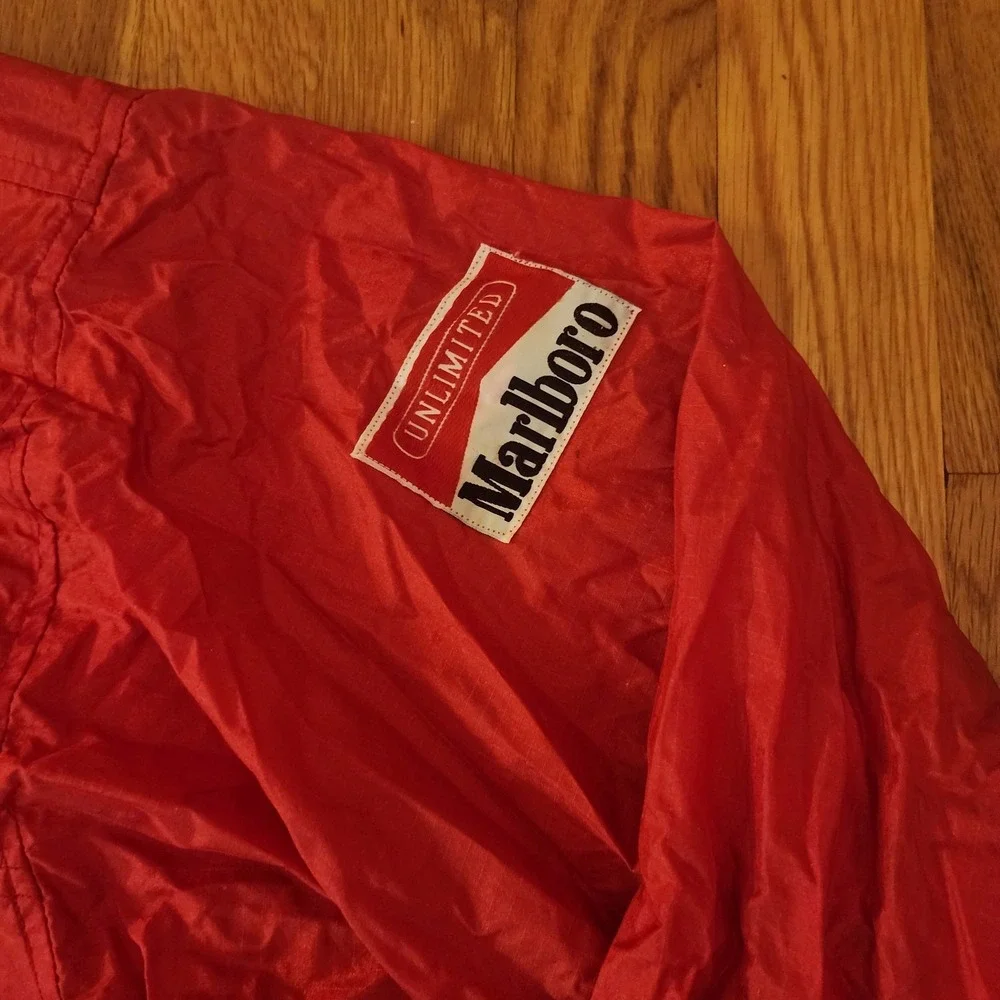 Vintage Marlboro Unlimited Red Pullover Rain Jacket Windbreaker/Bag Size XL - Picture 3 of 14